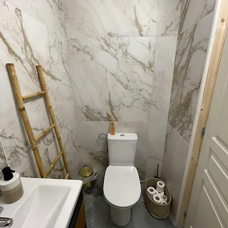Apartment 16 Dore *